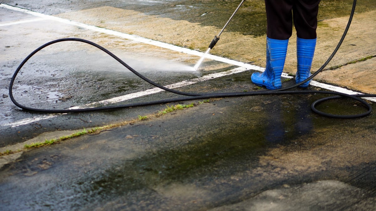 Pressure washing of the industrial.